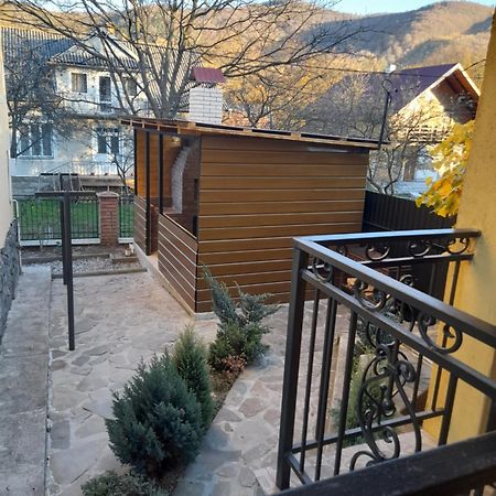 Dva Opryshka Villa Jaremcse Kültér fotó